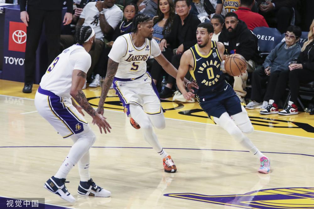 在场上的突 在场上的突