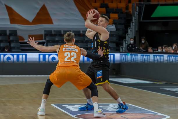 相比之下 相比之下